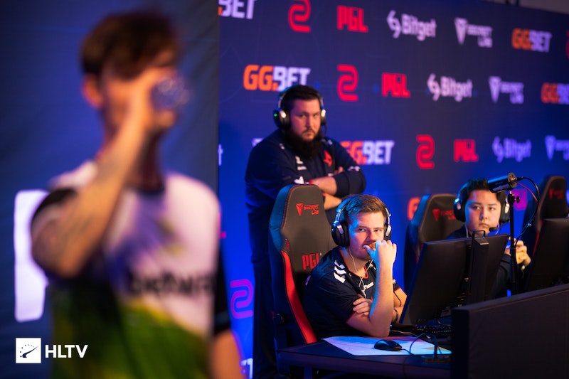 中模拟落后 中模拟落后